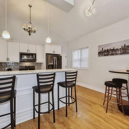 2-Bed 2-Bath Apt - Close To Uc W/ Free Parking Chicago Eksteriør bilde
