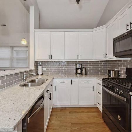 2-Bed 2-Bath Apt - Close To Uc W/ Free Parking Chicago Eksteriør bilde