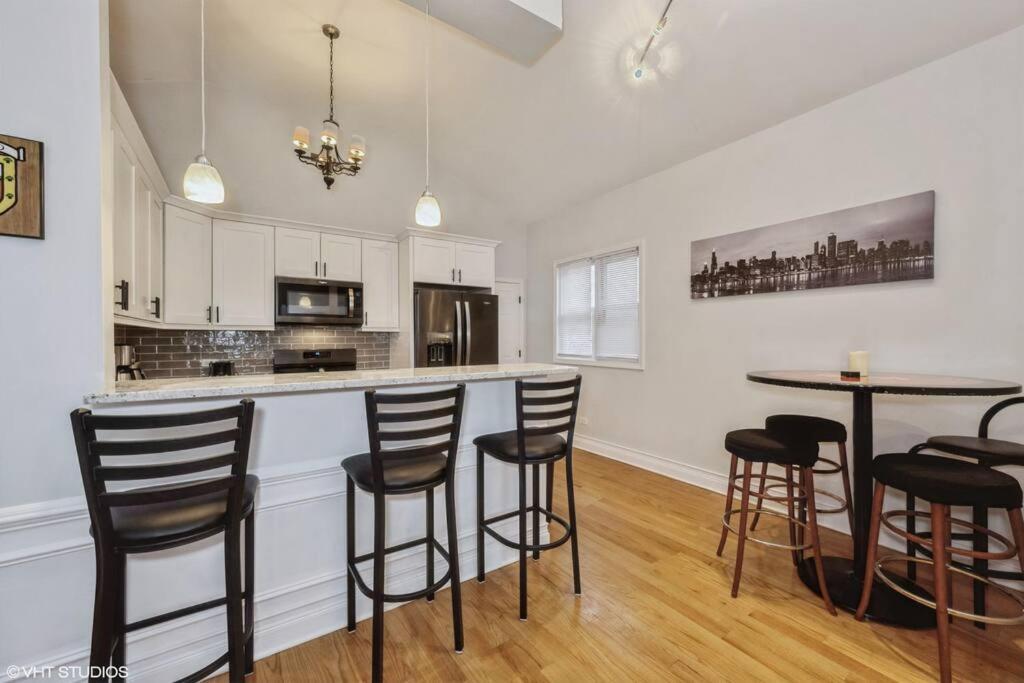 2-Bed 2-Bath Apt - Close To Uc W/ Free Parking Chicago Eksteriør bilde