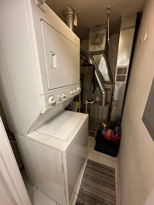 2-Bed 2-Bath Apt - Close To Uc W/ Free Parking Chicago Eksteriør bilde